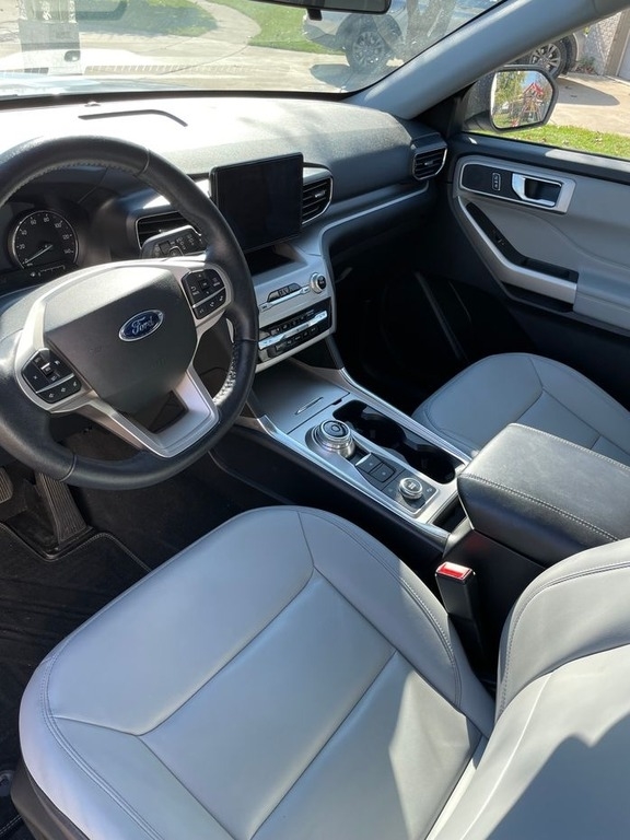 2021 Ford Explorer XLT photo