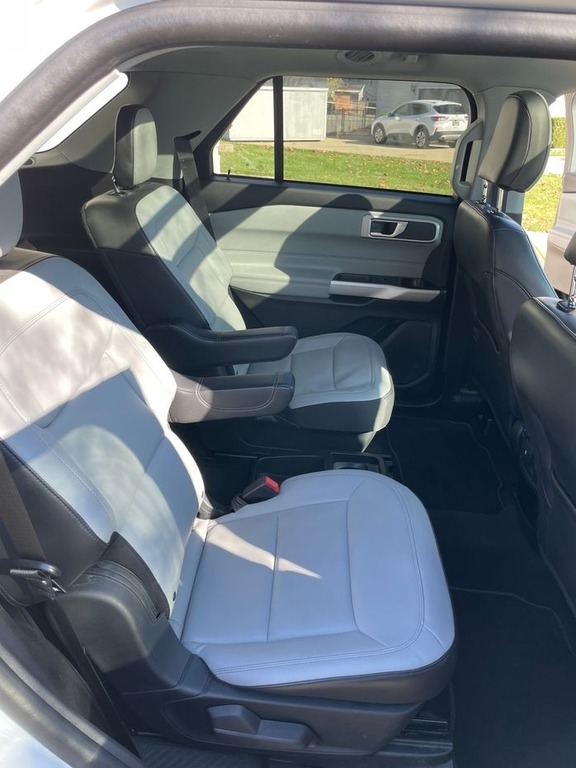 2021 Ford Explorer XLT photo