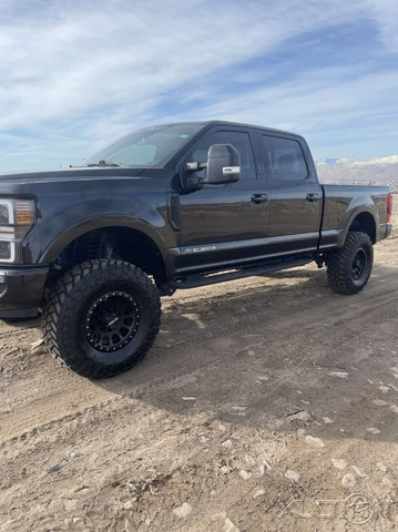 The 2020 Ford F-250 Super Duty King Ranch photos