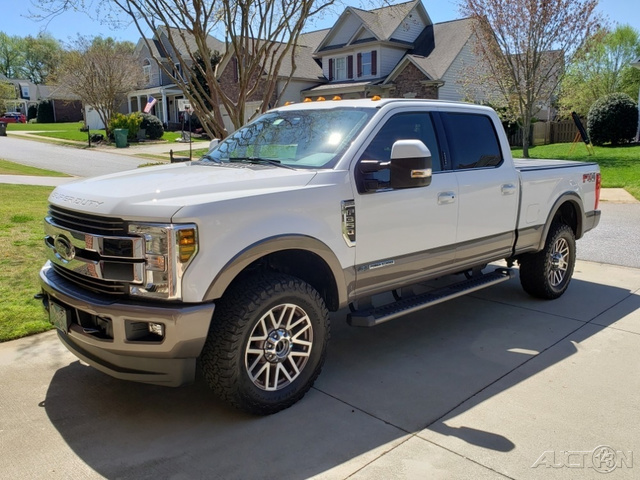 The 2018 Ford F-350 King Ranch photos
