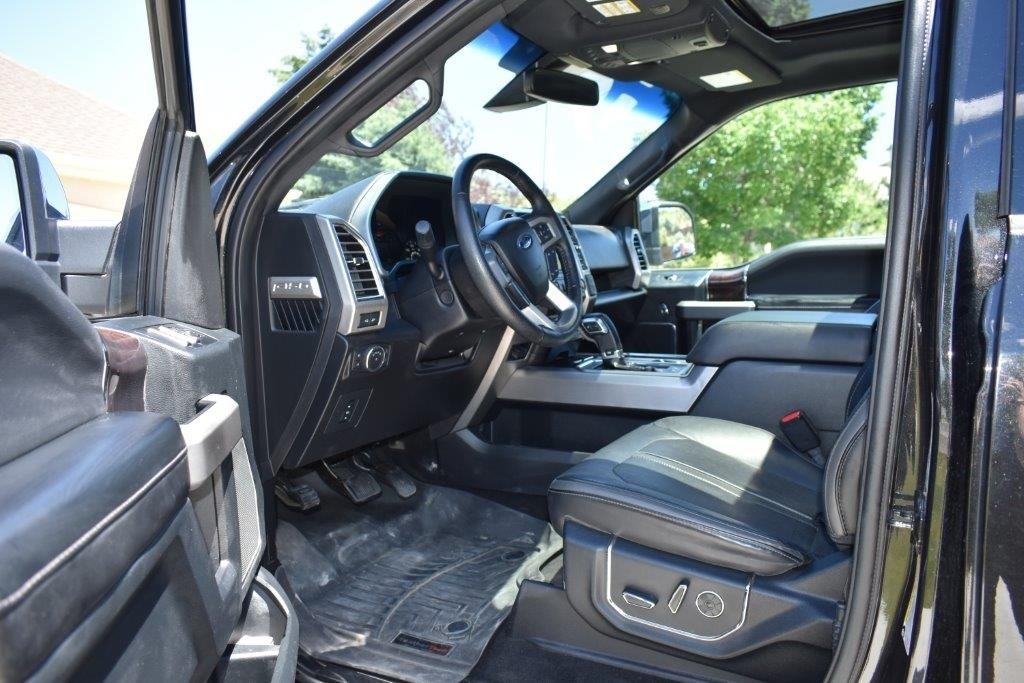 2015 Ford F-150 Platinum photo
