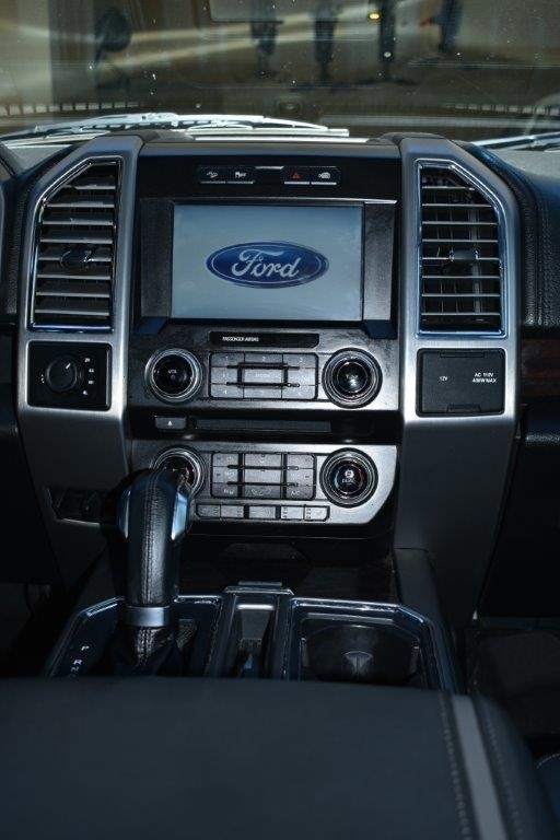 2015 Ford F-150 Platinum photo