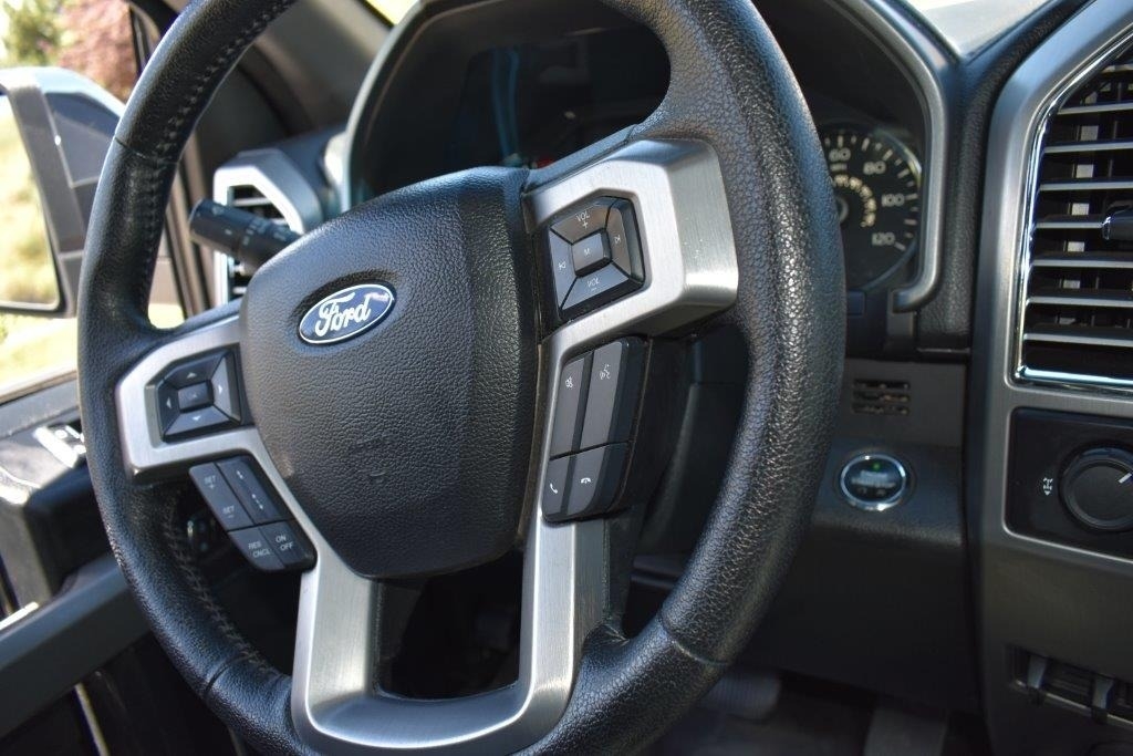 2015 Ford F-150 Platinum photo
