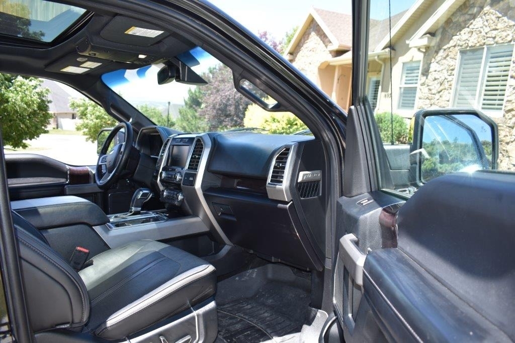 2015 Ford F-150 Platinum photo