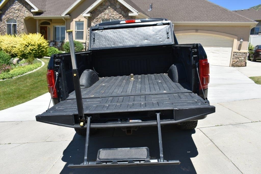 2015 Ford F-150 Platinum photo