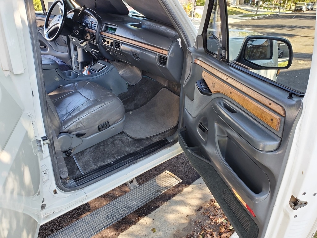 1993 Ford F-150 XLT photo
