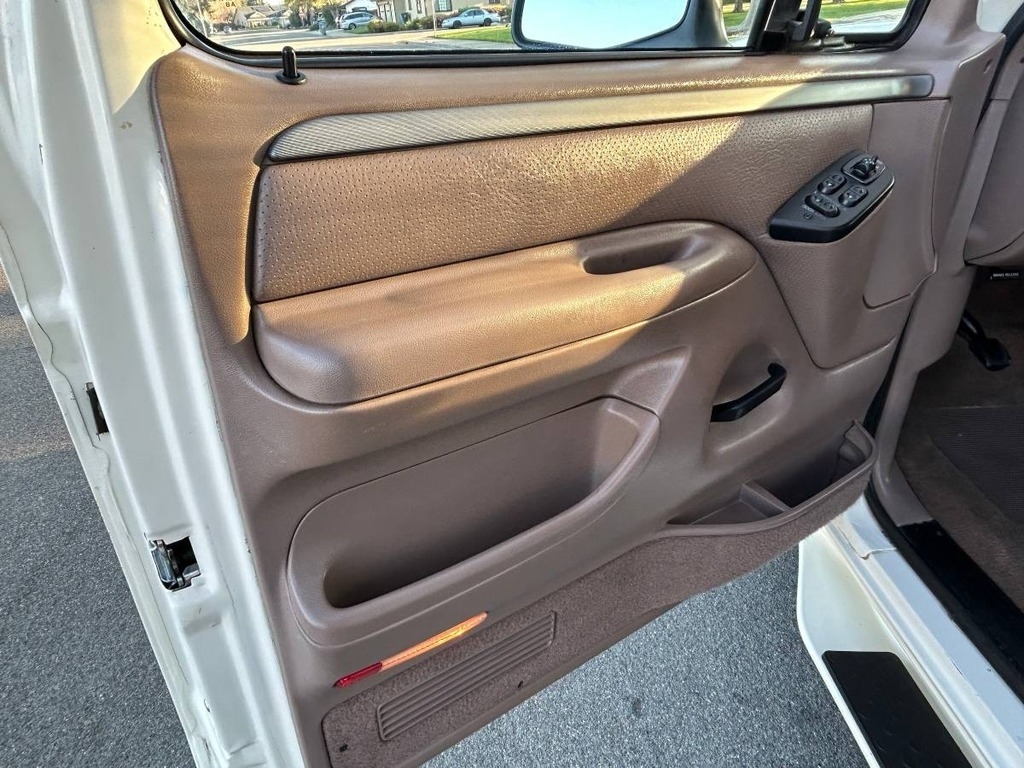 1995 Ford F-150 XL photo