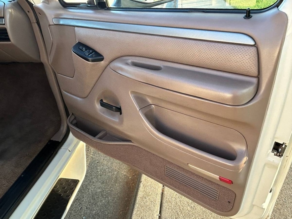 1995 Ford F-150 XL photo