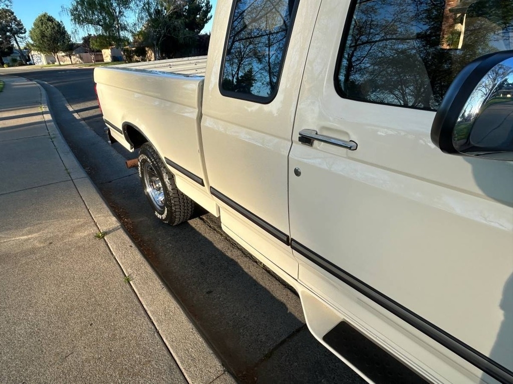 1995 Ford F-150 XL photo