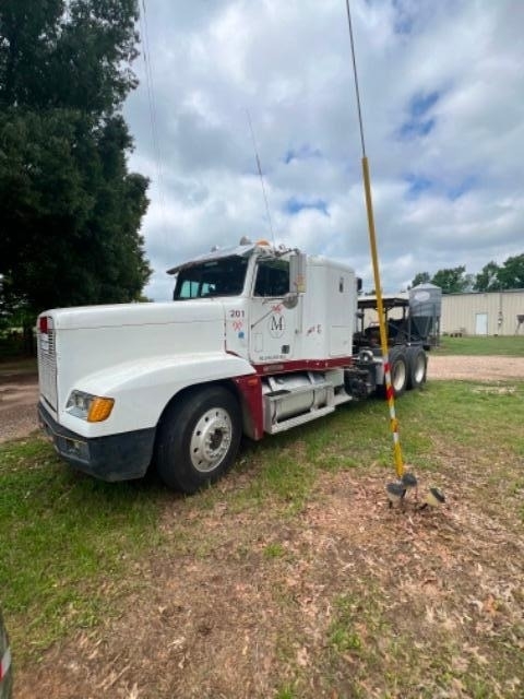 1993 Freightliner FLD120 Cummins Single Bunk Sleeper