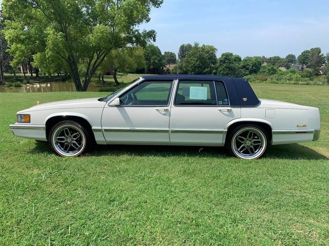 1992 Cadillac DeVille photo