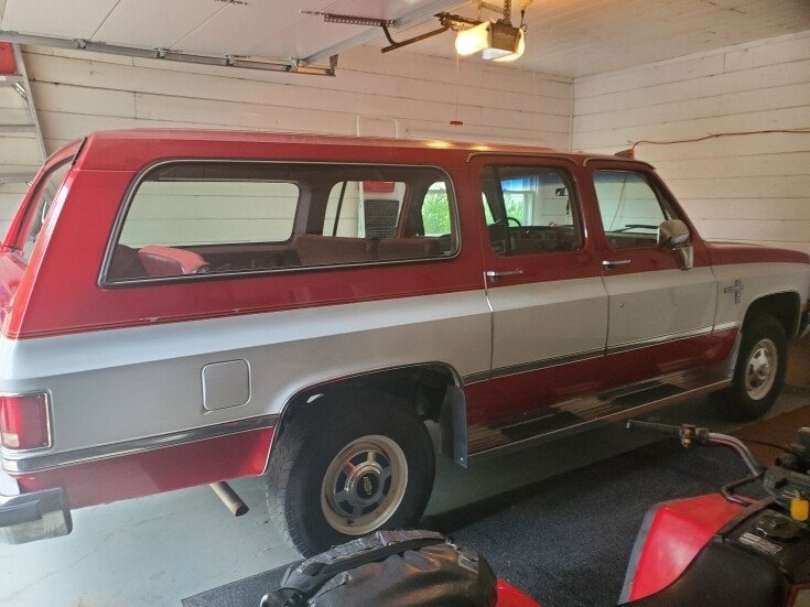 1985 Chevrolet Suburban K20 photo