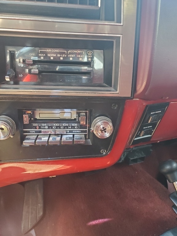 1985 Chevrolet Suburban K20 photo
