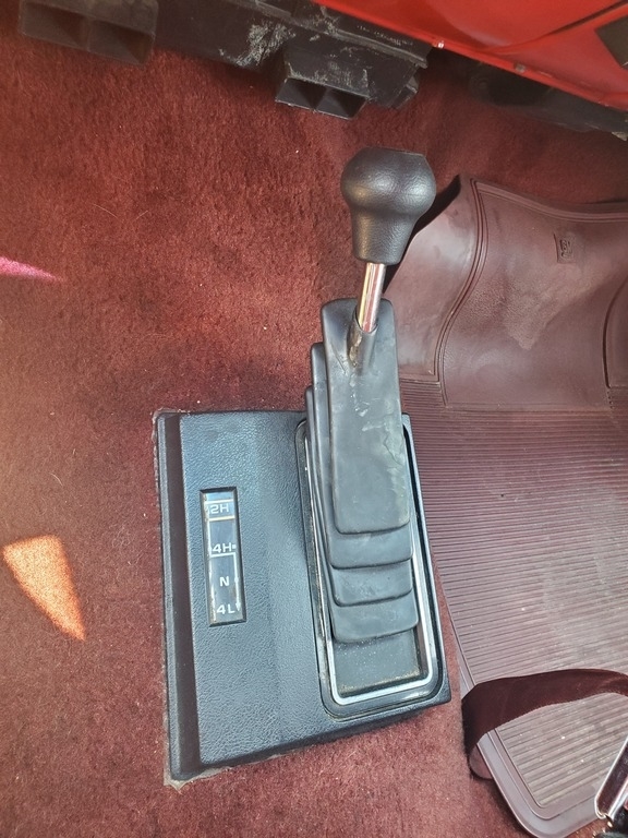 1985 Chevrolet Suburban K20 photo