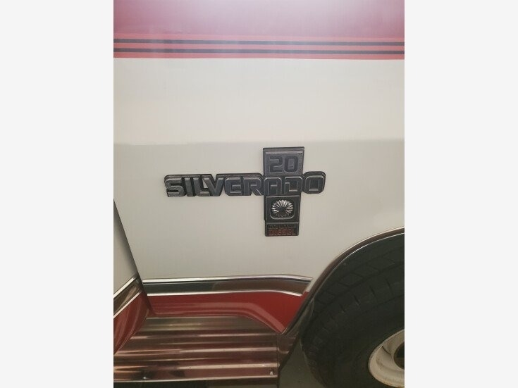 1985 Chevrolet Suburban K20 photo