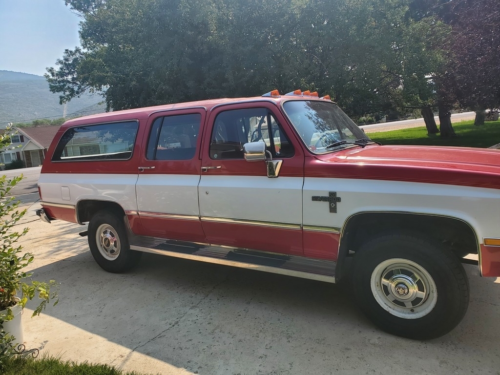 1985 Chevrolet Suburban K20 photo
