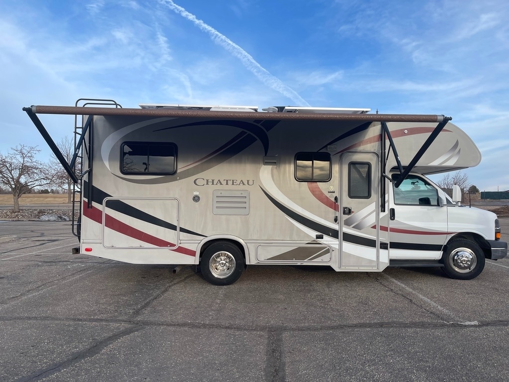 2013 Thor Motor Coach Chateau 24C V10