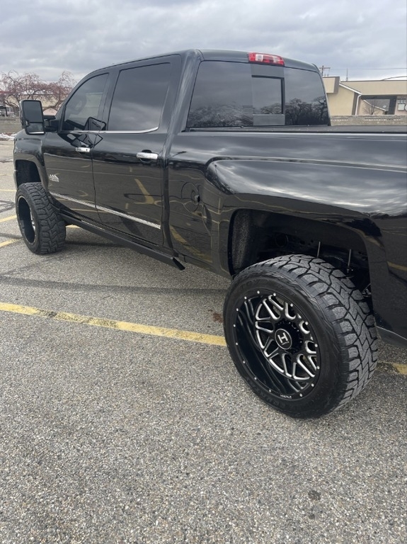 2016 Chevrolet Silverado 2500HD High Country photo