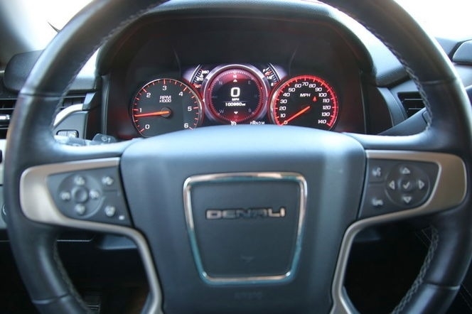2015 GMC Yukon XL Denali photo