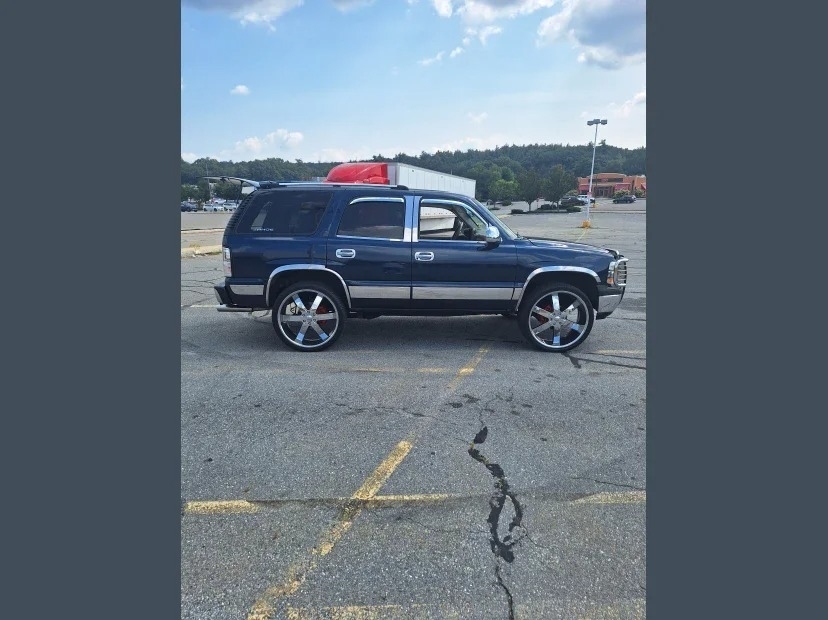 2004 Chevrolet Tahoe LS photo