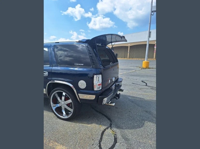 2004 Chevrolet Tahoe LS photo