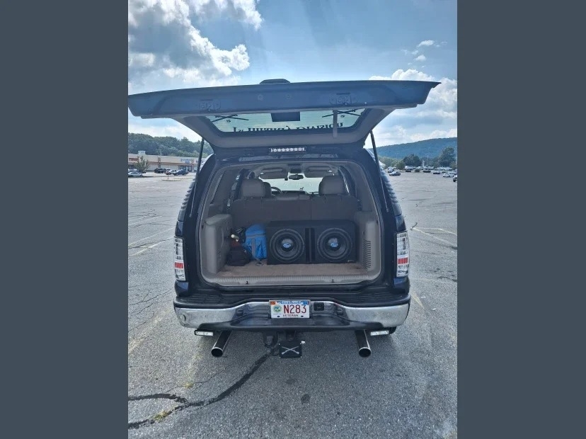 2004 Chevrolet Tahoe LS photo
