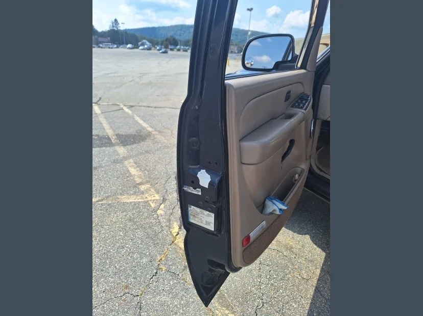 2004 Chevrolet Tahoe LS photo