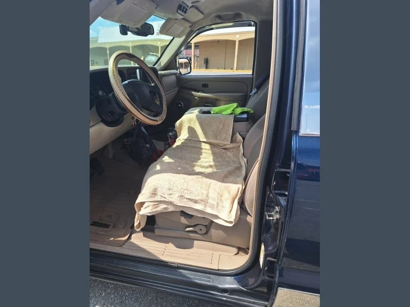 2004 Chevrolet Tahoe LS photo