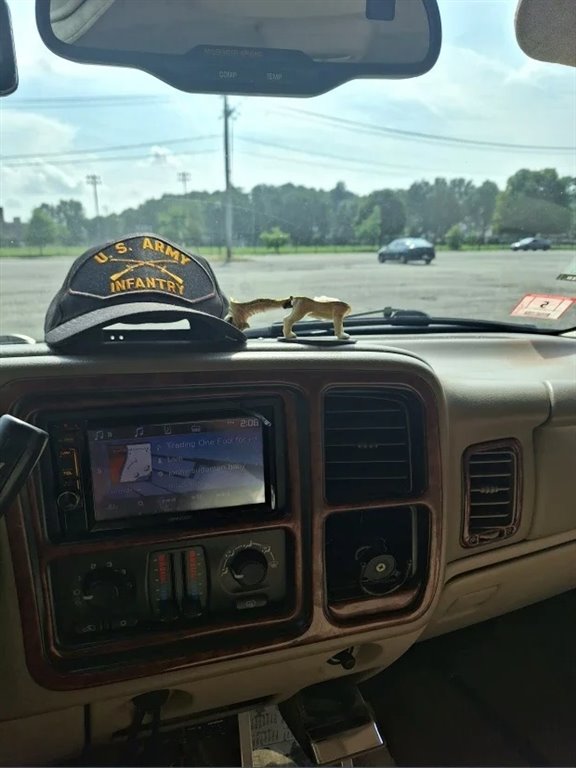 2004 Chevrolet Tahoe LS photo