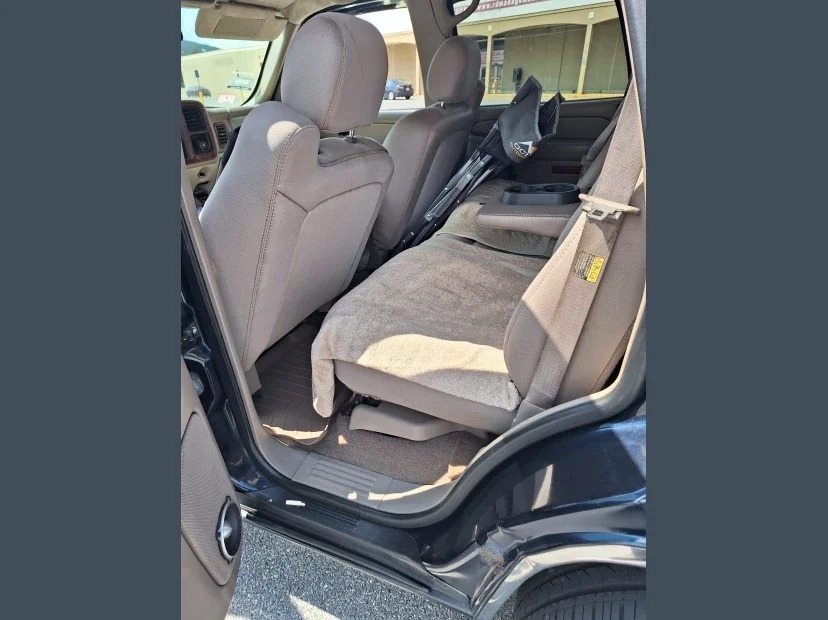 2004 Chevrolet Tahoe LS photo