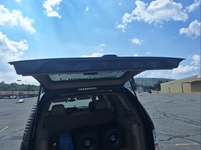 2004 Chevrolet Tahoe LS photo