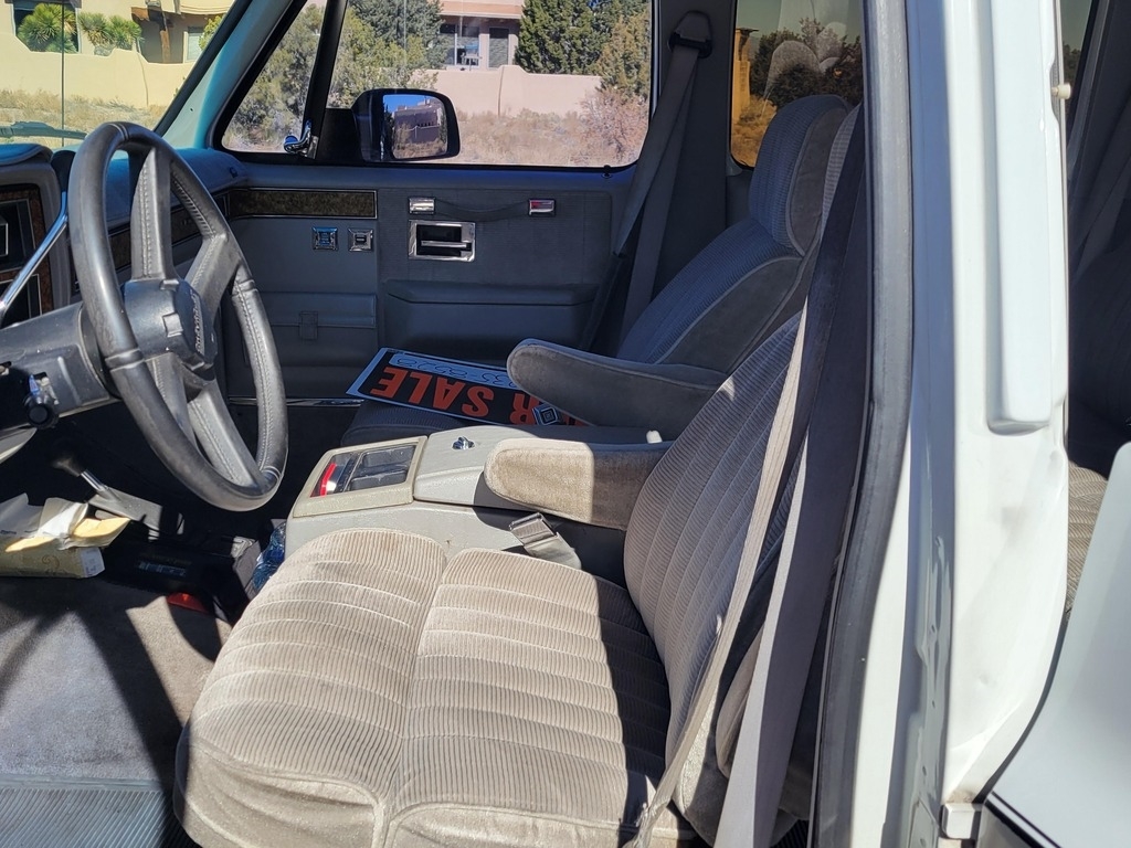 1991 Chevrolet Suburban V1500 photo