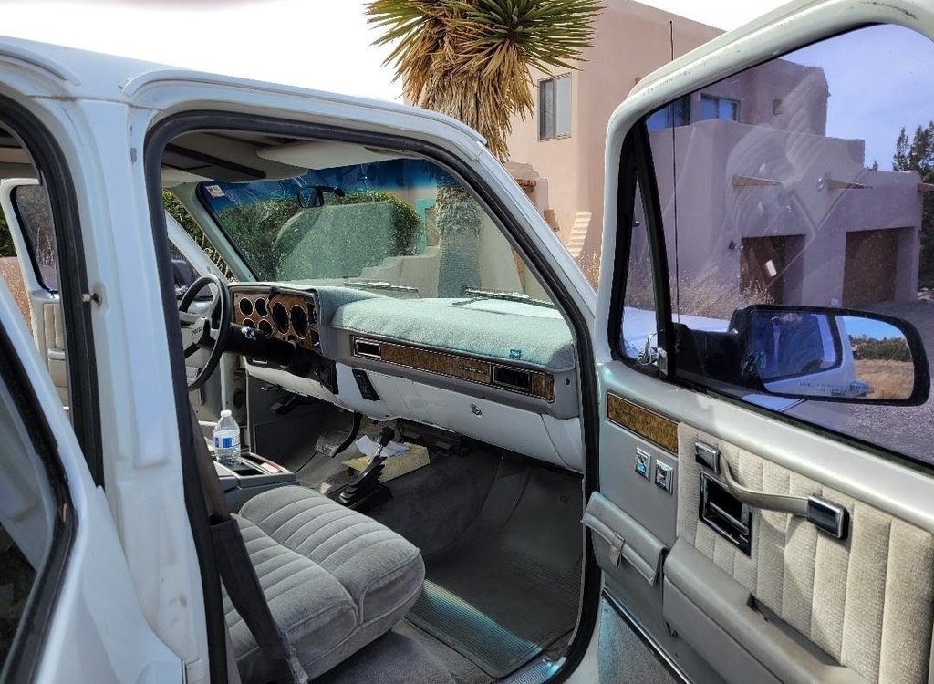 1991 Chevrolet Suburban V1500 photo