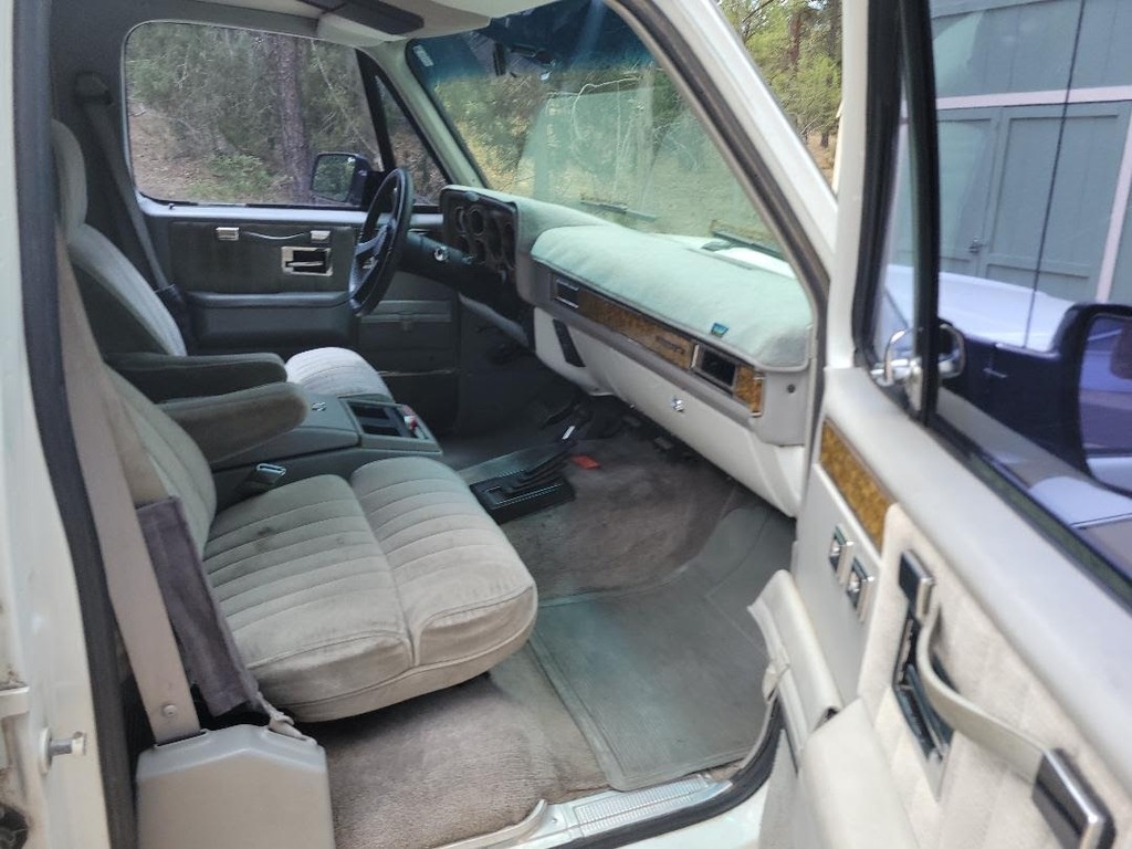 1991 Chevrolet Suburban V1500 photo