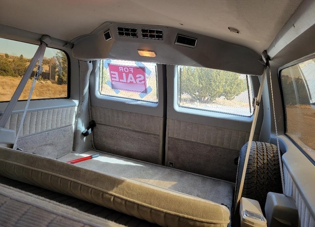 1991 Chevrolet Suburban V1500 photo