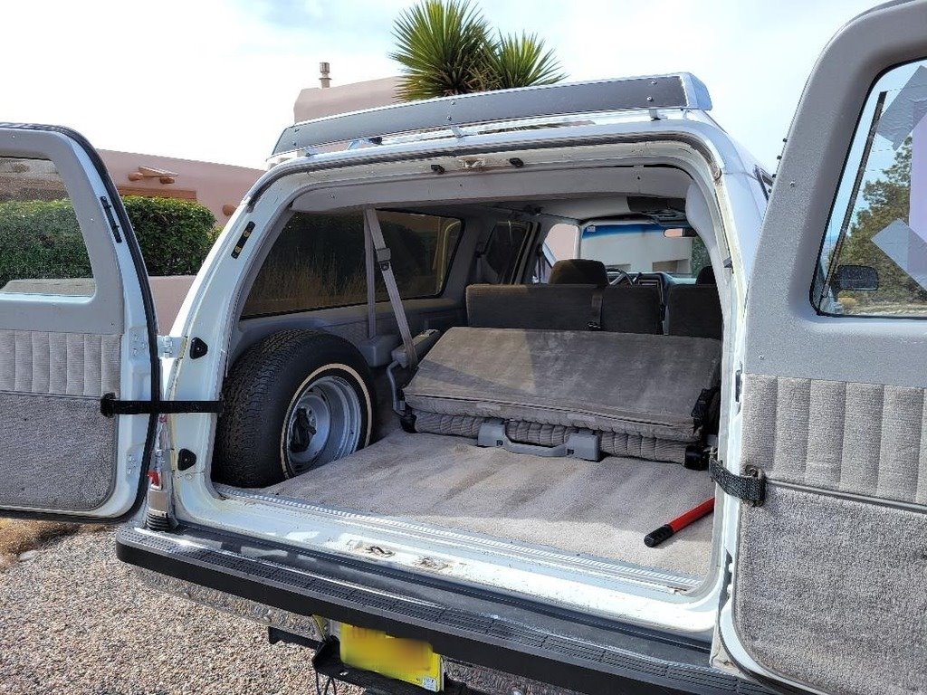 1991 Chevrolet Suburban V1500 photo