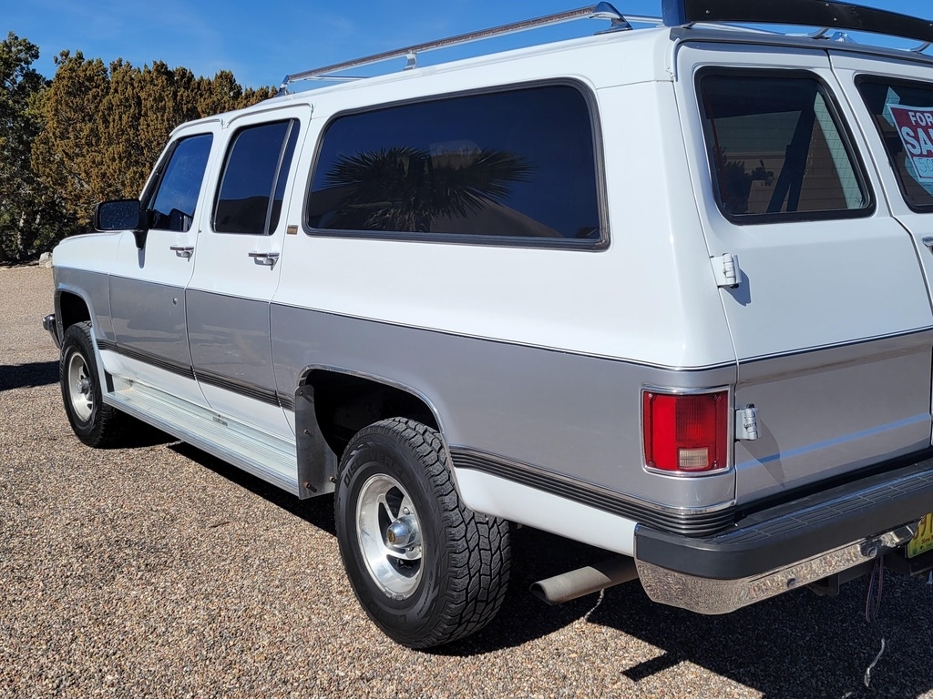1991 Chevrolet Suburban V1500 photo