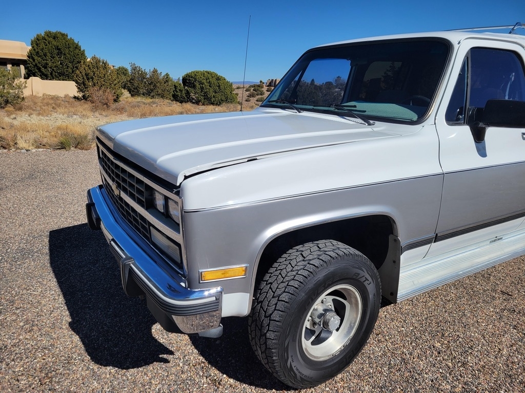 1991 Chevrolet Suburban V1500 photo