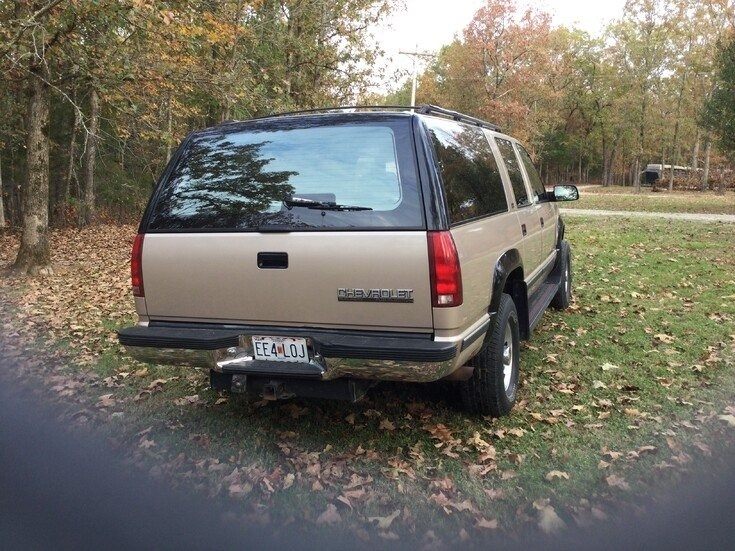 1993 Chevrolet Suburban K2500 photo