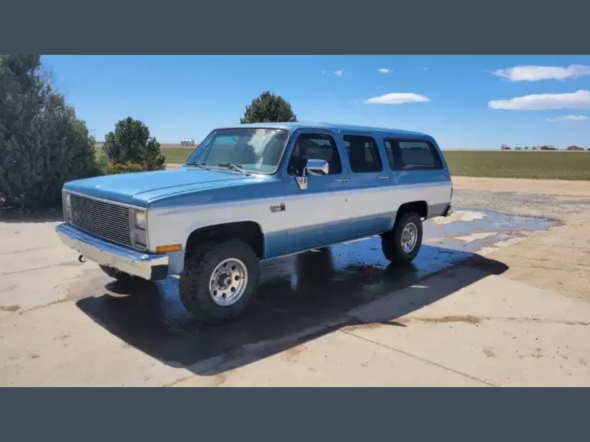 1987 Chevrolet Suburban V20 photo