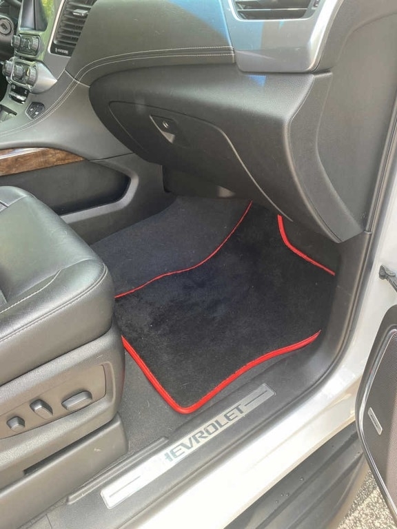 2019 Chevrolet Suburban LT 1500 photo