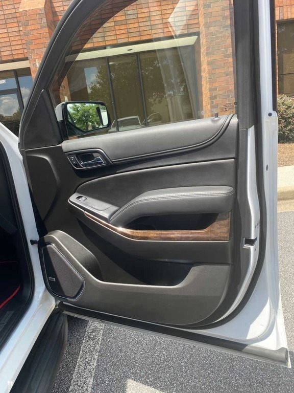 2019 Chevrolet Suburban LT 1500 photo