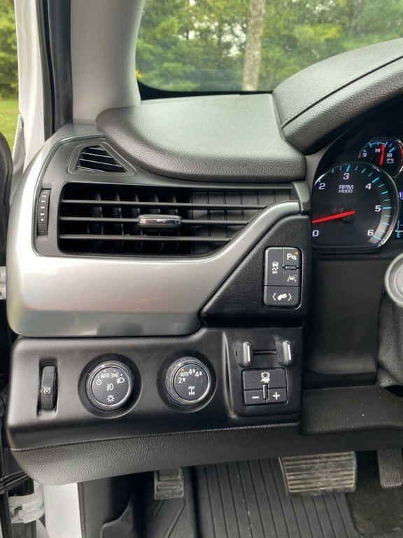 2018 Chevrolet Suburban LT 1500 photo