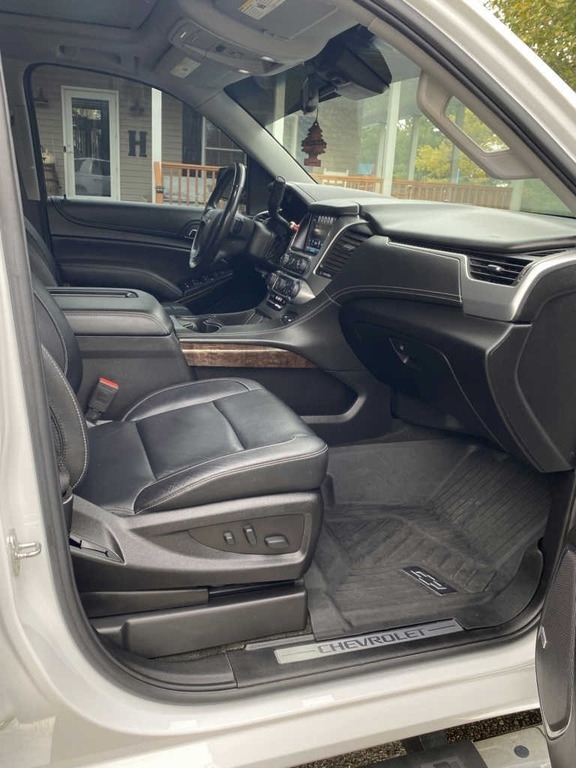 2018 Chevrolet Suburban LT 1500 photo