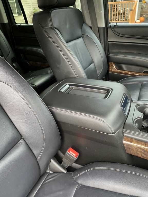 2018 Chevrolet Suburban LT 1500 photo
