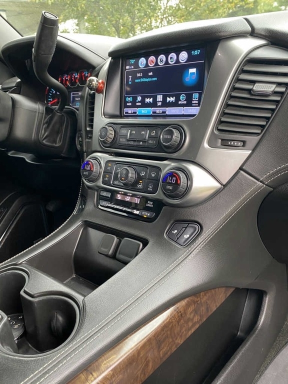 2018 Chevrolet Suburban LT 1500 photo