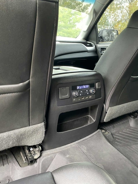 2018 Chevrolet Suburban LT 1500 photo