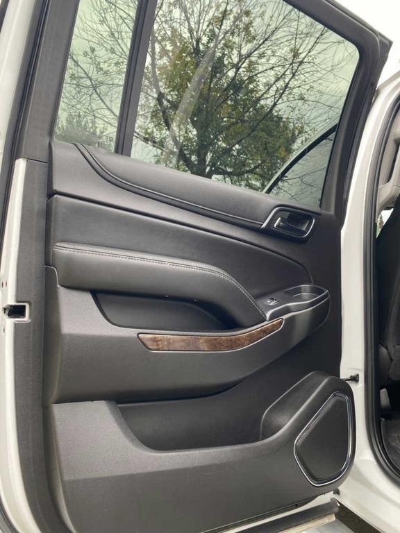 2018 Chevrolet Suburban LT 1500 photo
