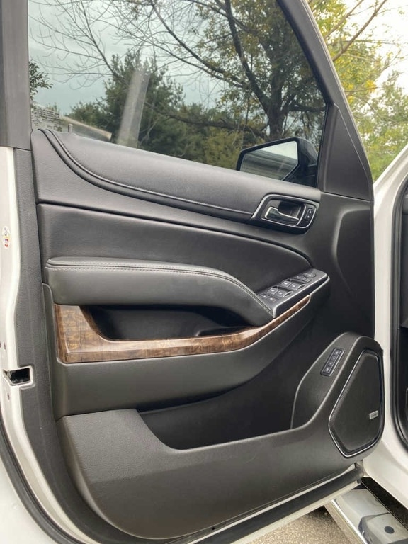2018 Chevrolet Suburban LT 1500 photo
