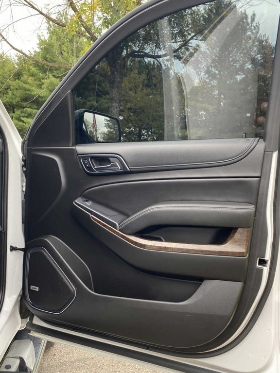2018 Chevrolet Suburban LT 1500 photo